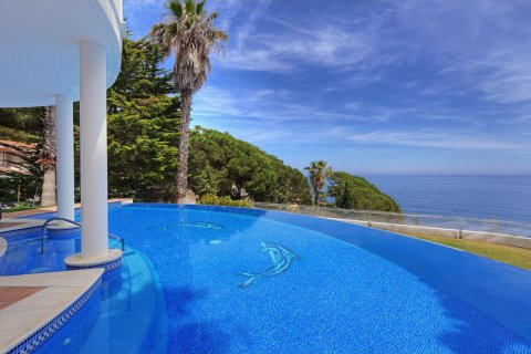 4 bedrooms house for sale in Lloret de Mar, Girona, Catalonia, Spain № 1359 - photo 26