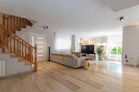 4 bedrooms house for sale in El Masnou, Barcelona, Catalonia, Spain № 1357 - photo 15