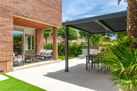 4 bedrooms house for sale in El Masnou, Barcelona, Catalonia, Spain № 1357 - photo 6
