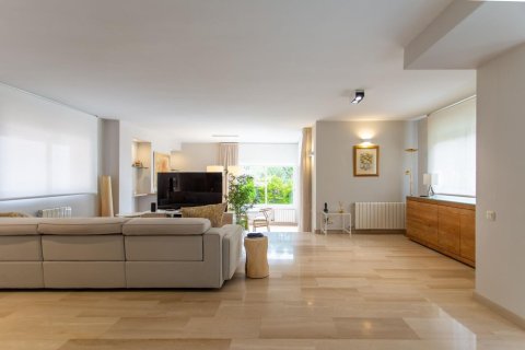 4 bedrooms house for sale in El Masnou, Barcelona, Catalonia, Spain № 1357 - photo 12