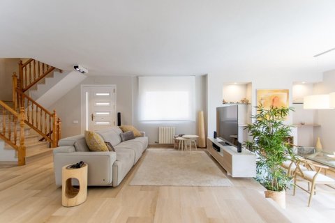 4 bedrooms house for sale in El Masnou, Barcelona, Catalonia, Spain № 1357 - photo 11