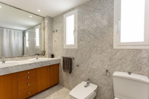 4 bedrooms house for sale in El Masnou, Barcelona, Catalonia, Spain № 1357 - photo 23