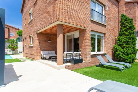 4 bedrooms house for sale in El Masnou, Barcelona, Catalonia, Spain № 1357 - photo 2