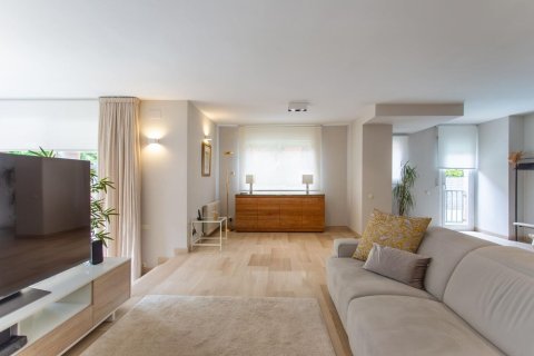 4 bedrooms house for sale in El Masnou, Barcelona, Catalonia, Spain № 1357 - photo 16