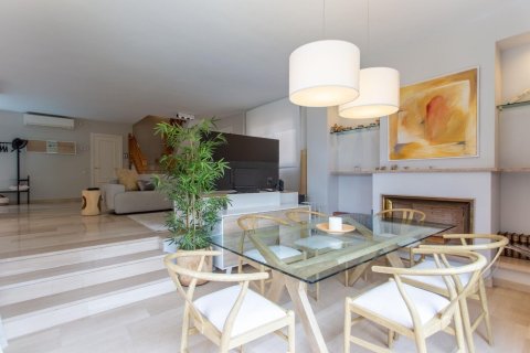 4 bedrooms house for sale in El Masnou, Barcelona, Catalonia, Spain № 1357 - photo 10