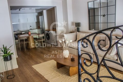 Tríplex de 1 dormitorio en venta en Barcelona, Cataluña, Spain № 7916