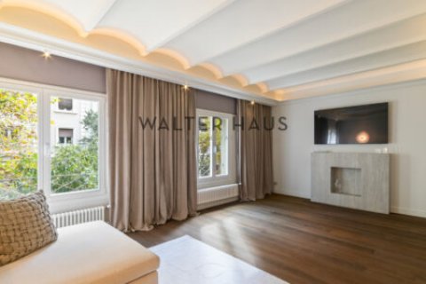 3 bedrooms apartment for sale in Eixample, Barcelona, Catalonia, Spain № 2232