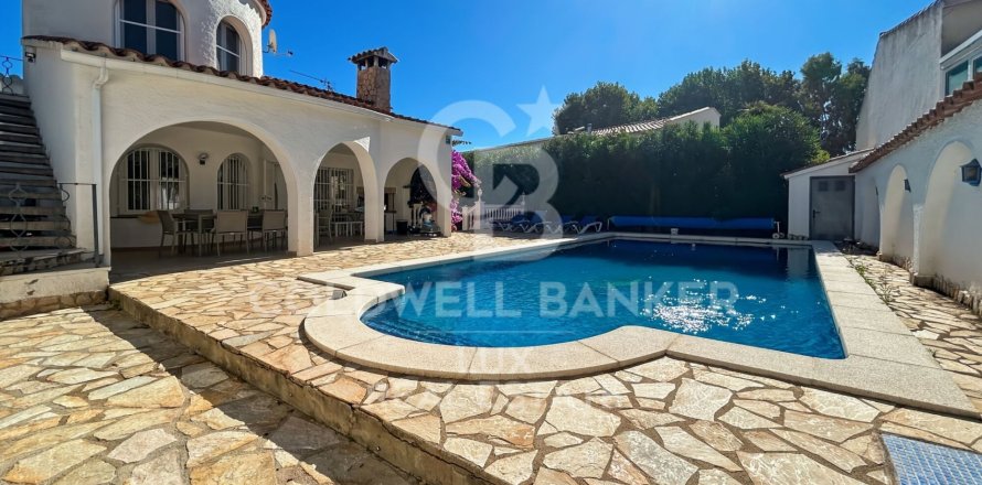 4 bedrooms house for sale in Empuriabrava, Girona, Catalonia, Spain № 5540