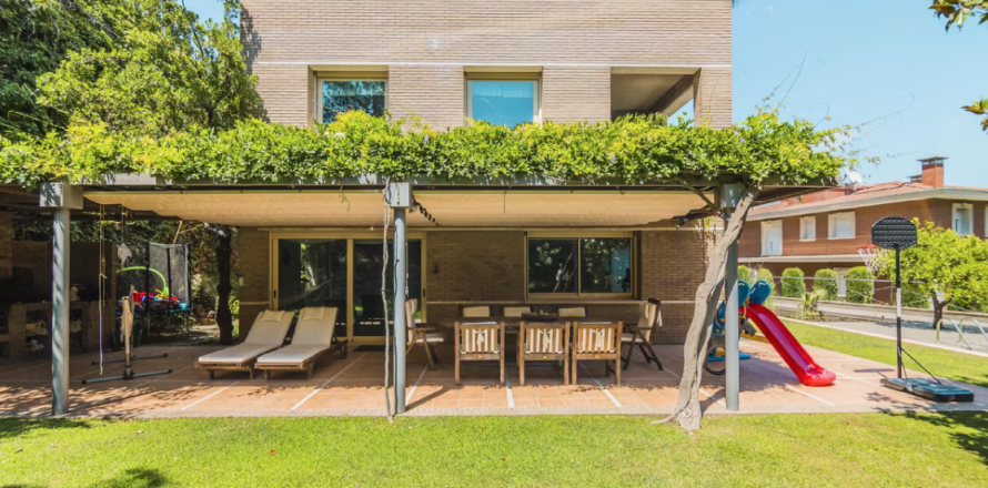 2 bedrooms apartment for sale in Eixample, Barcelona, Catalonia, Spain № 1223