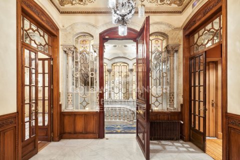 5 bedrooms apartment for sale in Barcelona, Catalonia, Spain № 6034 - photo 10