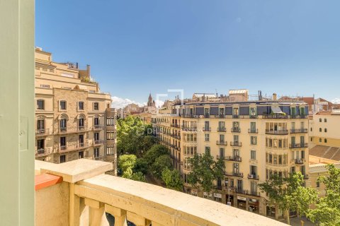 3 bedrooms apartment for sale in Barcelona, Catalonia, Spain № 4242