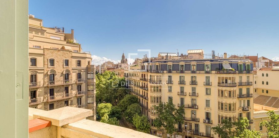 3 bedrooms apartment for sale in Barcelona, Catalonia, Spain № 4242