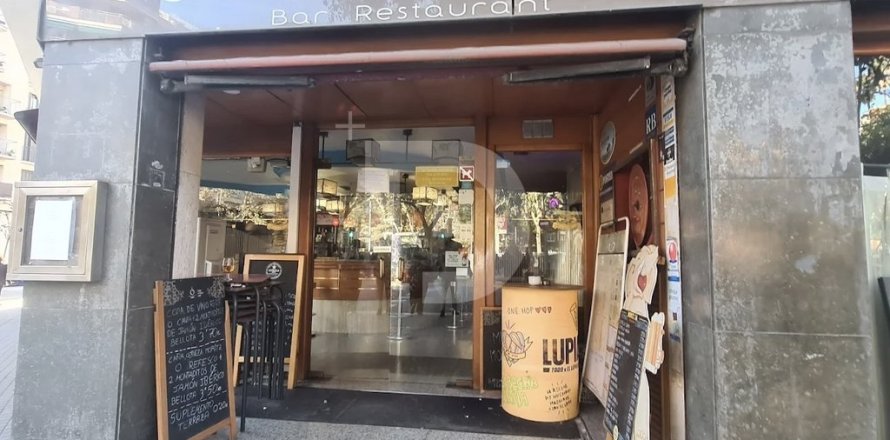 Propiedad comercial de 290 m² en venta en L'Eixample, Barcelona, Cataluña, Spain № 4558