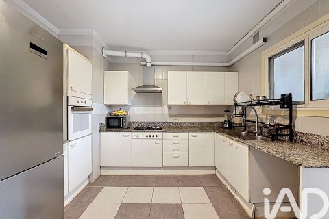 Купить квартиру в Барселона, Испания с 3 спальни, 135м², № 4705 - фото 11
