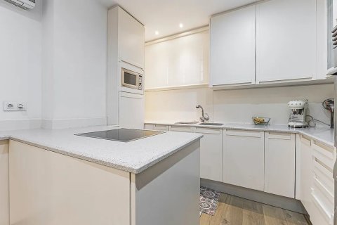 2 bedrooms apartment for sale in Barcelona, Catalonia, Spain № 1780 - photo 21