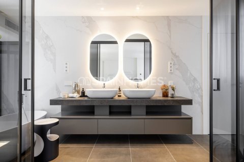 Купить квартиру в Барселона, Испания с 5 комнат, 268м², № 1775 - фото 13