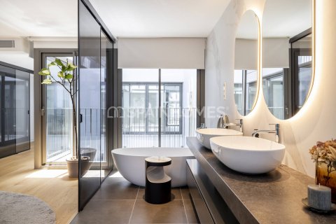 Купить квартиру в Барселона, Испания с 5 комнат, 268м², № 1775 - фото 14