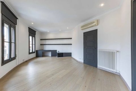4 bedrooms apartment for sale in Barcelona, Catalonia, Spain № 1779 - photo 9