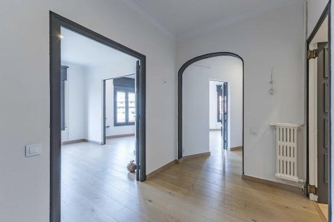 4 bedrooms apartment for sale in Barcelona, Catalonia, Spain № 1779 - photo 3