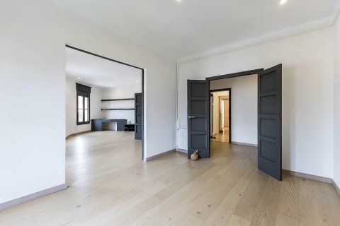 4 bedrooms apartment for sale in Barcelona, Catalonia, Spain № 1779