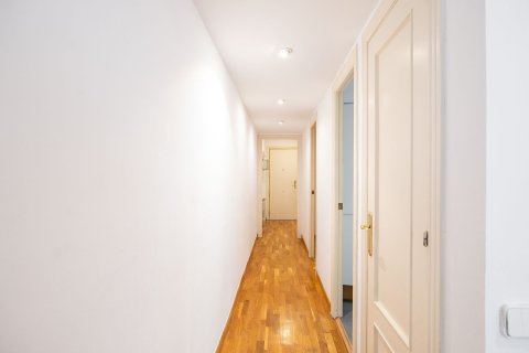 Apartamento de 3 dormitorios en venta en Barcelona, Cataluña, Spain № 6245 - foto 15