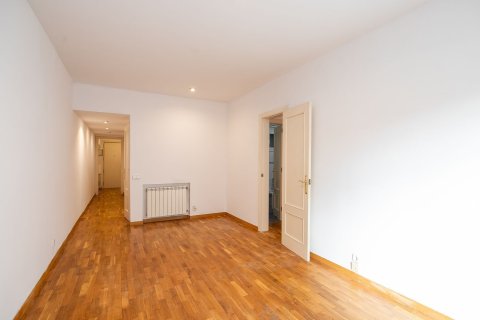 Apartamento de 3 dormitorios en venta en Barcelona, Cataluña, Spain № 6245 - foto 7
