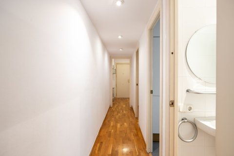 Apartamento de 3 dormitorios en venta en Barcelona, Cataluña, Spain № 6245 - foto 25