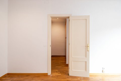 Apartamento de 3 dormitorios en venta en Barcelona, Cataluña, Spain № 6245 - foto 8