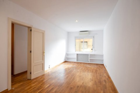 Apartamento de 3 dormitorios en venta en Barcelona, Cataluña, Spain № 6245 - foto 2