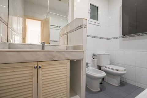 Apartamento de 3 dormitorios en venta en Barcelona, Cataluña, Spain № 6245 - foto 13