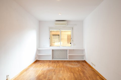 Apartamento de 3 dormitorios en venta en Barcelona, Cataluña, Spain № 6245 - foto 5