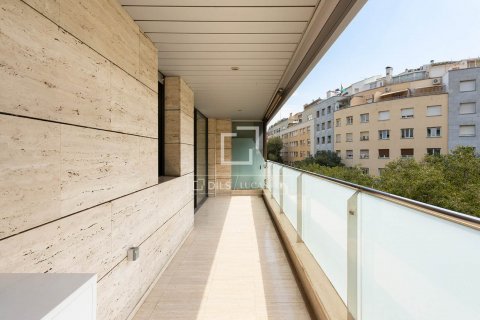 Купить квартиру в Барселона, Испания с 3 спальни, 103м², № 8545 - фото 3