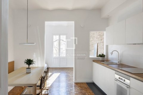 2 bedrooms apartment for sale in Barcelona, Catalonia, Spain № 8549 - photo 2