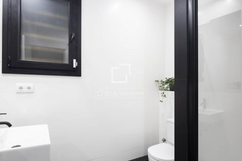 2 bedrooms apartment for sale in Barcelona, Catalonia, Spain № 8549 - photo 13