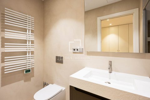 Apartamento de 4 dormitorios en venta en Barcelona, Cataluña, Spain № 8550 - foto 21