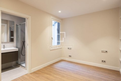 Apartamento de 4 dormitorios en venta en Barcelona, Cataluña, Spain № 8550 - foto 14