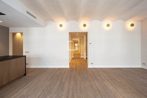 Apartamento de 4 dormitorios en venta en Barcelona, Cataluña, Spain № 8550 - foto 3