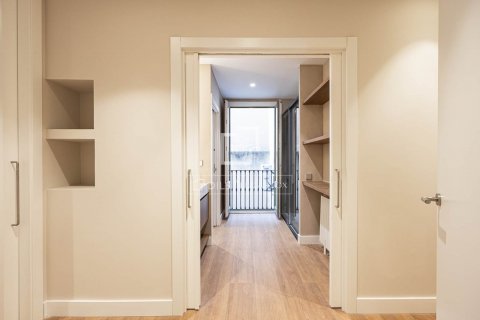Apartamento de 4 dormitorios en venta en Barcelona, Cataluña, Spain № 8550 - foto 23
