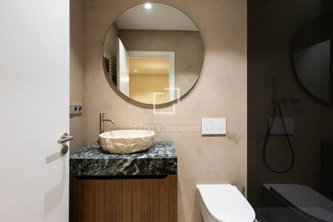 Apartamento de 4 dormitorios en venta en Barcelona, Cataluña, Spain № 8550 - foto 18