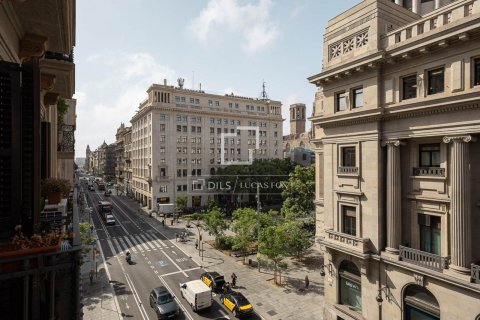 Apartamento de 4 dormitorios en venta en Barcelona, Cataluña, Spain № 8550 - foto 2