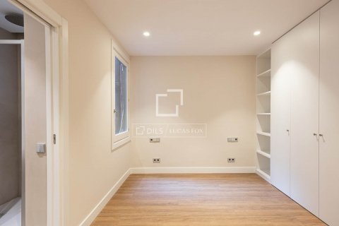 Apartamento de 4 dormitorios en venta en Barcelona, Cataluña, Spain № 8550 - foto 15