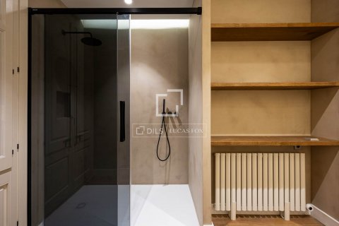 Apartamento de 4 dormitorios en venta en Barcelona, Cataluña, Spain № 8550 - foto 28