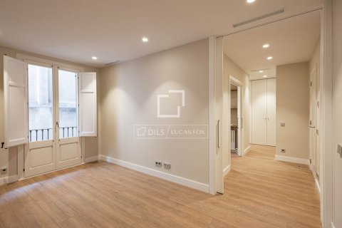 Apartamento de 4 dormitorios en venta en Barcelona, Cataluña, Spain № 8550 - foto 24