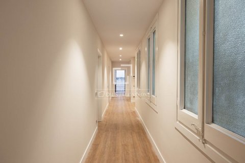 Apartamento de 4 dormitorios en venta en Barcelona, Cataluña, Spain № 8550 - foto 19