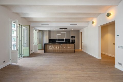 Apartamento de 4 dormitorios en venta en Barcelona, Cataluña, Spain № 8550 - foto 4