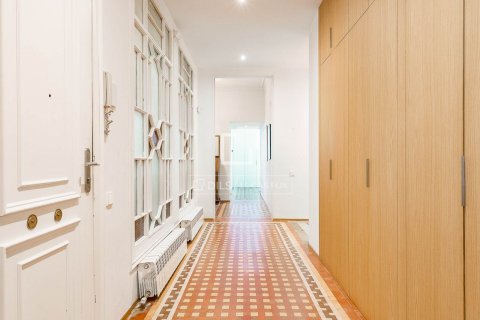 4 bedrooms apartment for sale in Barcelona, Catalonia, Spain № 8796 - photo 30
