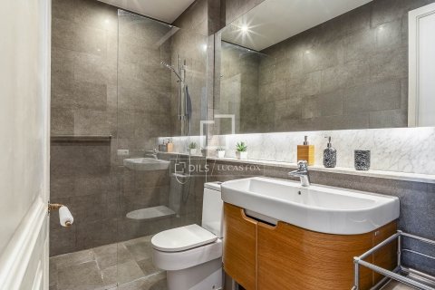2 bedrooms apartment for sale in Barcelona, Catalonia, Spain № 8797 - photo 4