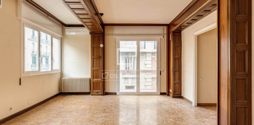 4 bedrooms apartment for sale in Barcelona, Catalonia, Spain № 8738