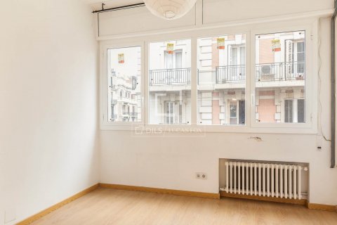 4 bedrooms apartment for sale in Barcelona, Catalonia, Spain № 8738 - photo 20