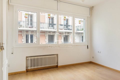 4 bedrooms apartment for sale in Barcelona, Catalonia, Spain № 8738 - photo 18